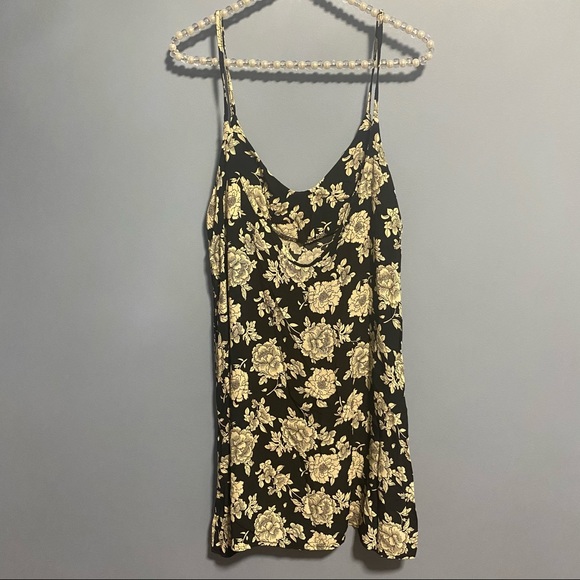 ⭐️HP⭐️ BNWT Brandy Melville Floral Lynette Dress - Picture 6 of 7